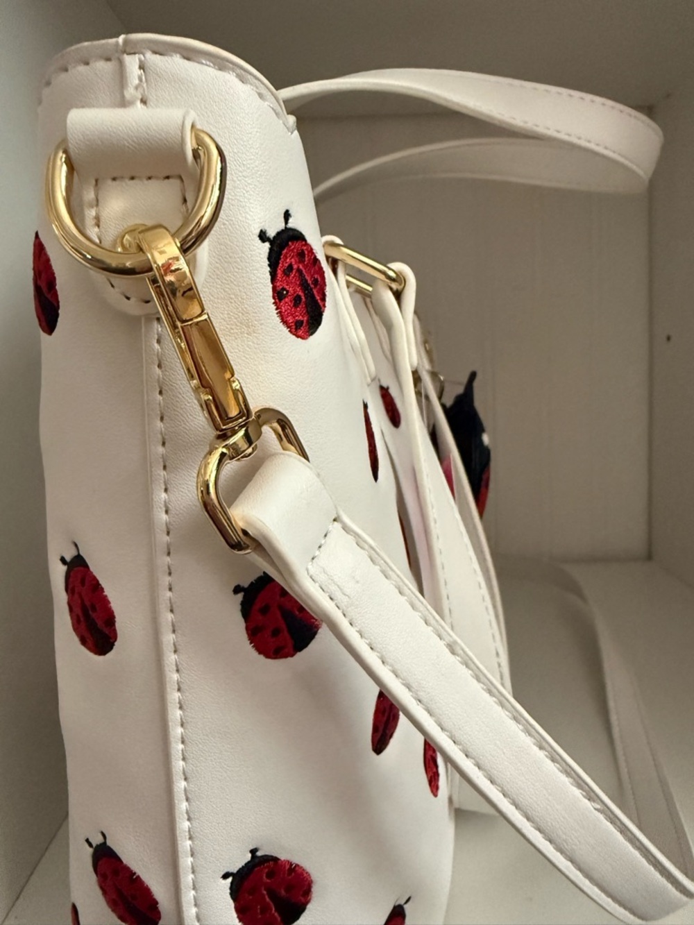 ✨Viral✨ Betsey Johnson Ladybug Bag - Picture 5 of 8